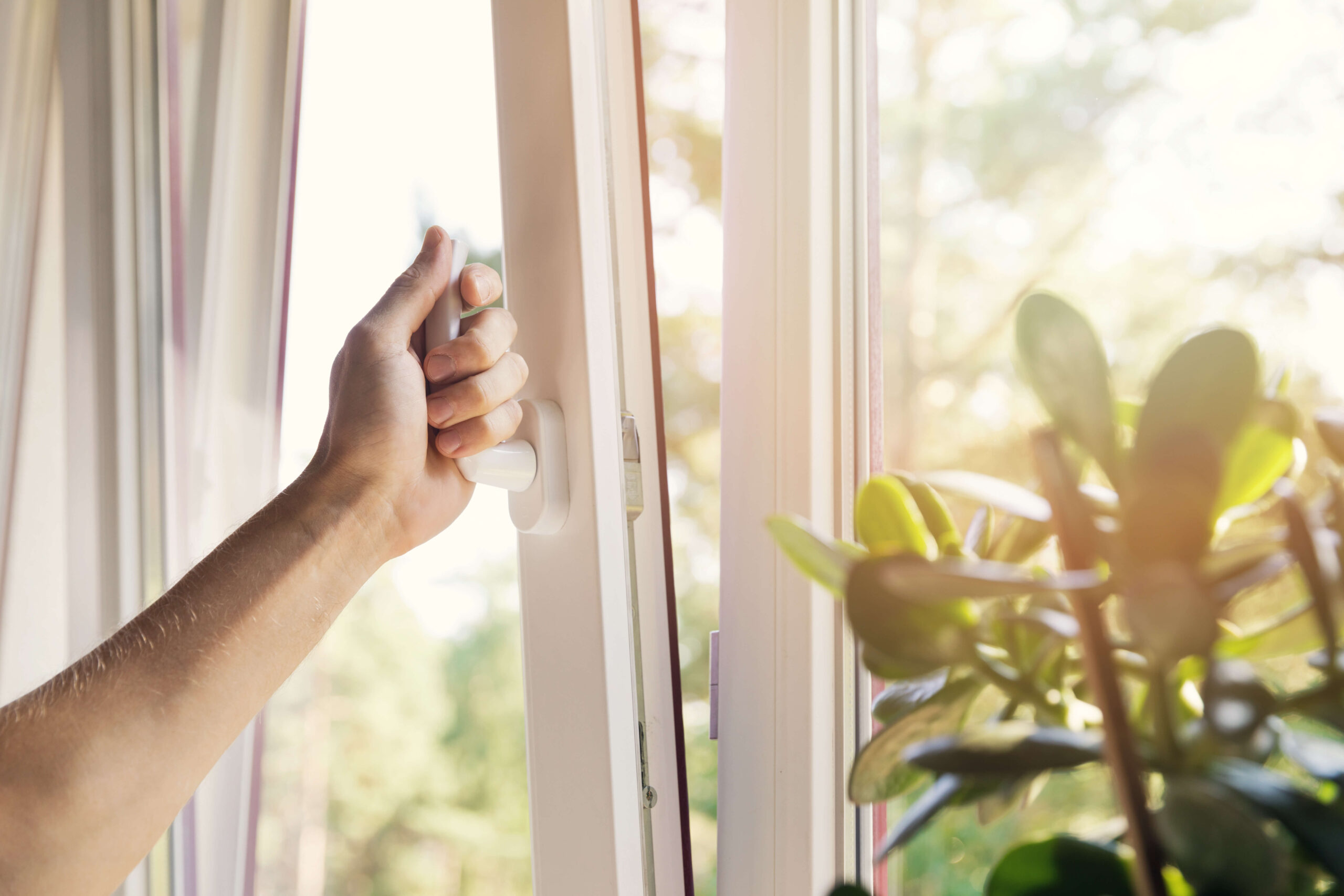 Renueva el aire interior de tu hogar, para mantener un entorno saludable